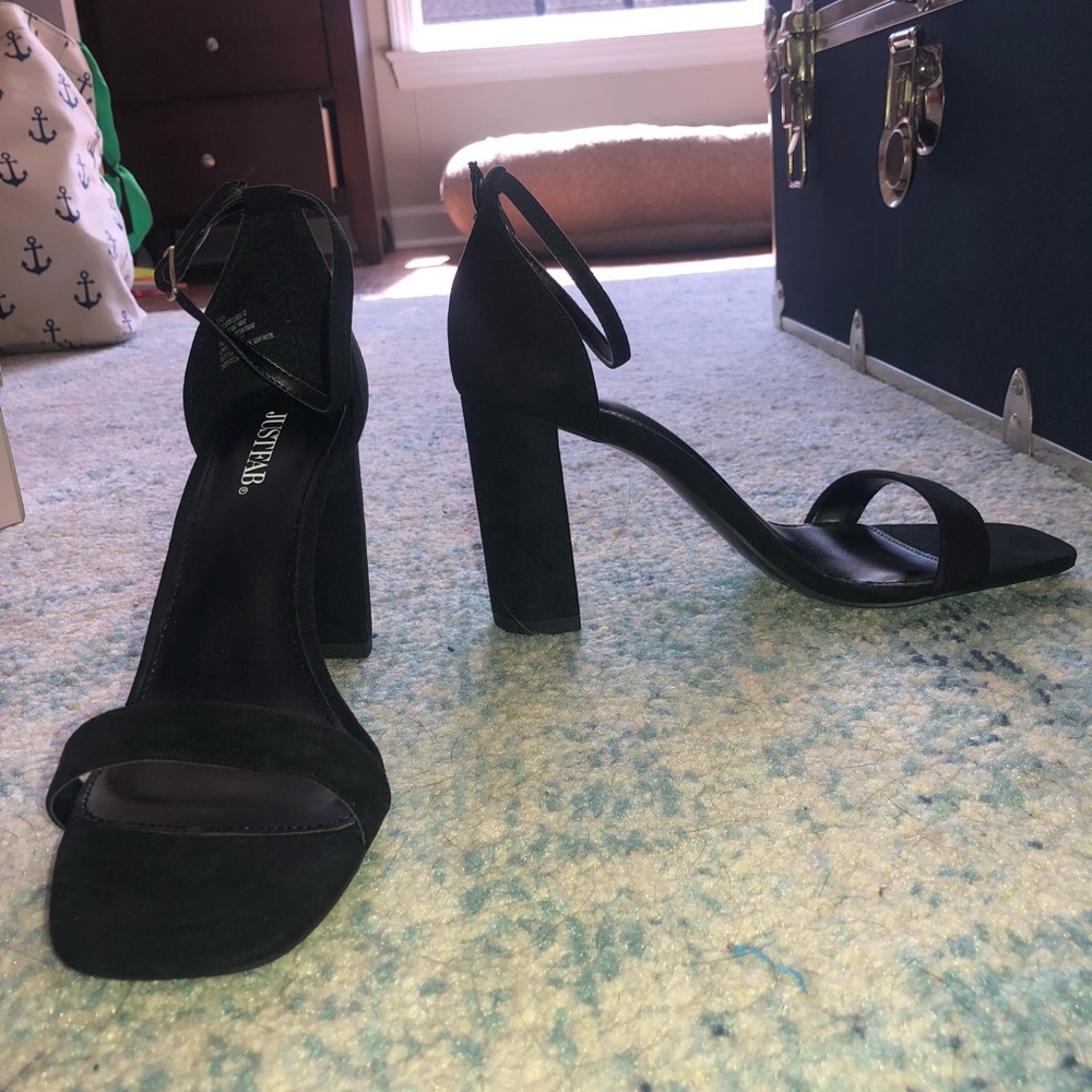 Black heels - Picture 2 of 5